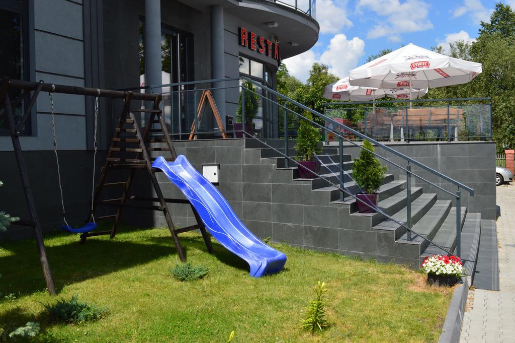 Hotel Grafit Kostomloty Pierwsze Dış mekan fotoğraf