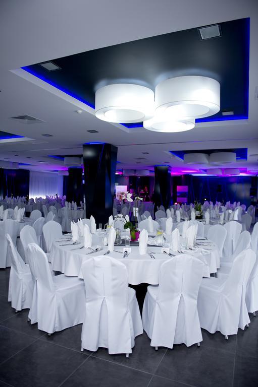 Hotel Grafit Kostomloty Pierwsze Dış mekan fotoğraf