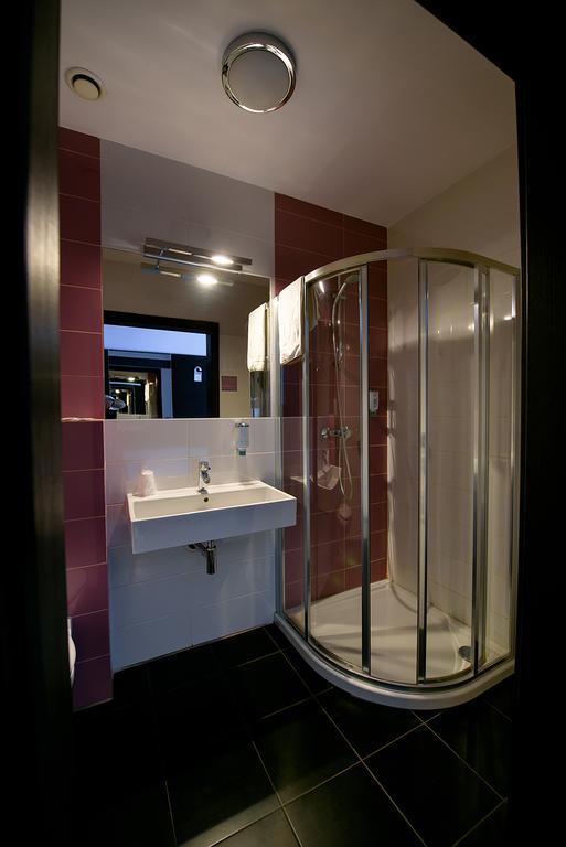 Hotel Grafit Kostomloty Pierwsze Dış mekan fotoğraf