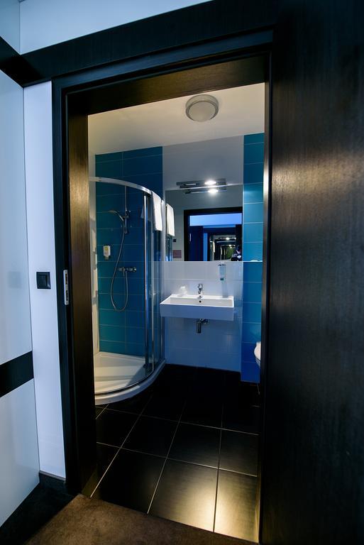 Hotel Grafit Kostomloty Pierwsze Dış mekan fotoğraf