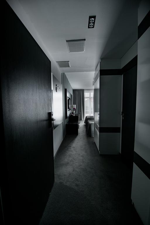 Hotel Grafit Kostomloty Pierwsze Dış mekan fotoğraf
