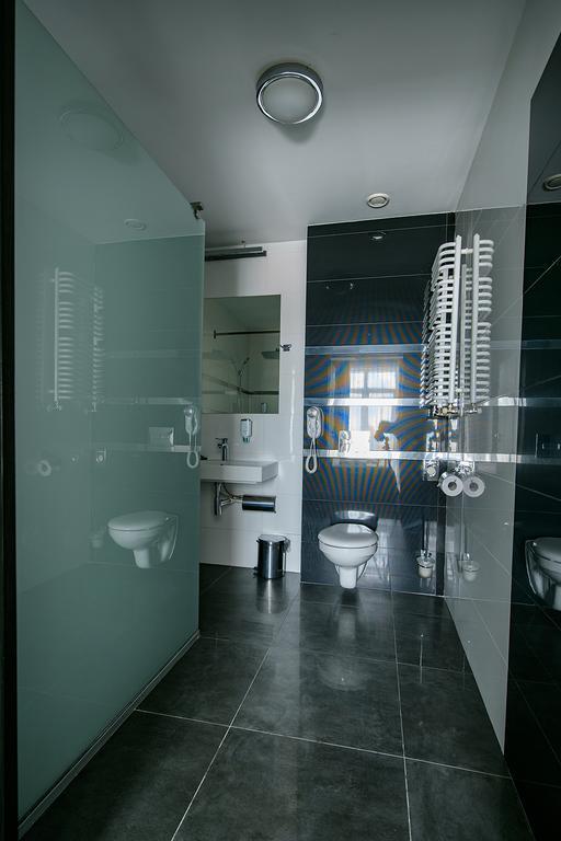 Hotel Grafit Kostomloty Pierwsze Dış mekan fotoğraf