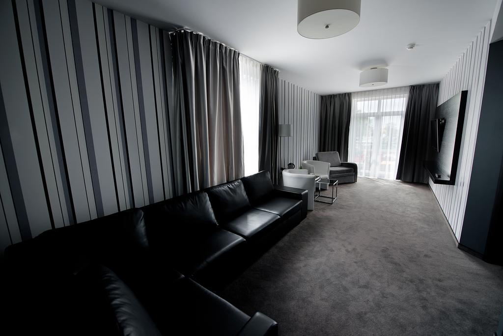Hotel Grafit Kostomloty Pierwsze Dış mekan fotoğraf