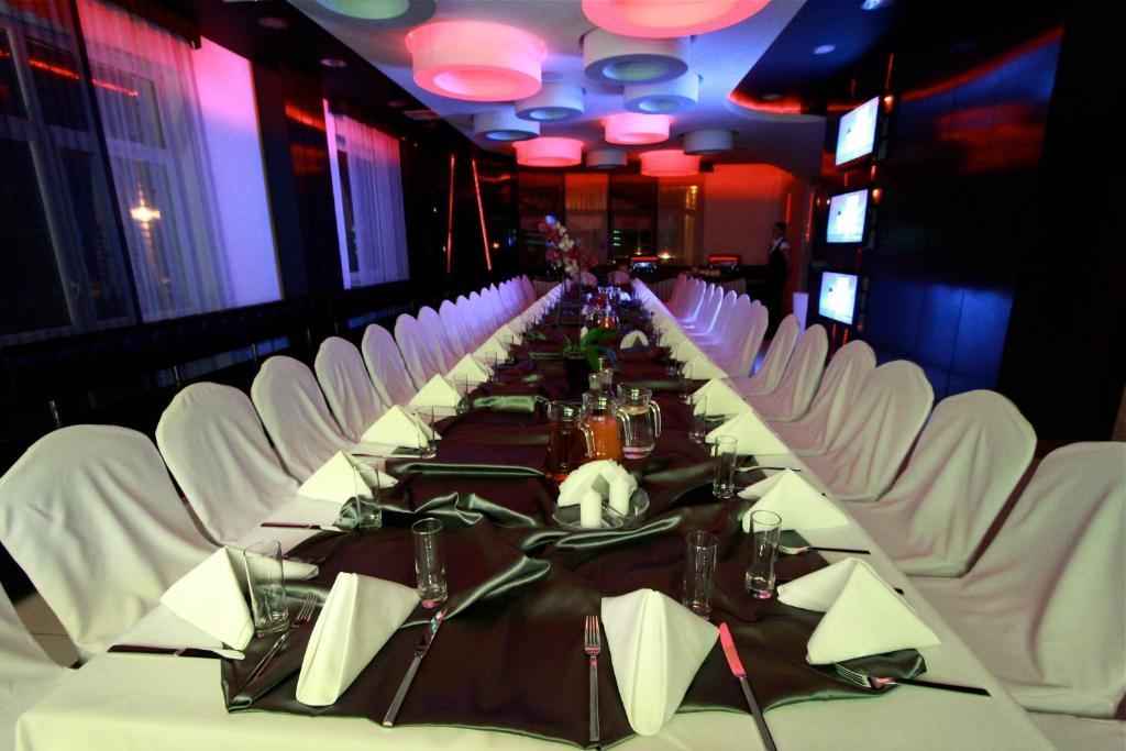 Hotel Grafit Kostomloty Pierwsze Dış mekan fotoğraf
